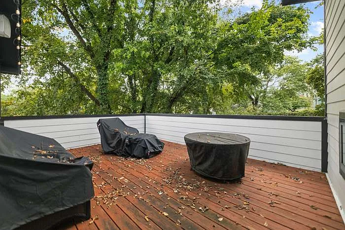 716 Village Ct — Photo 30