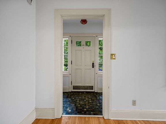 4th image of 3804 48th Ave S