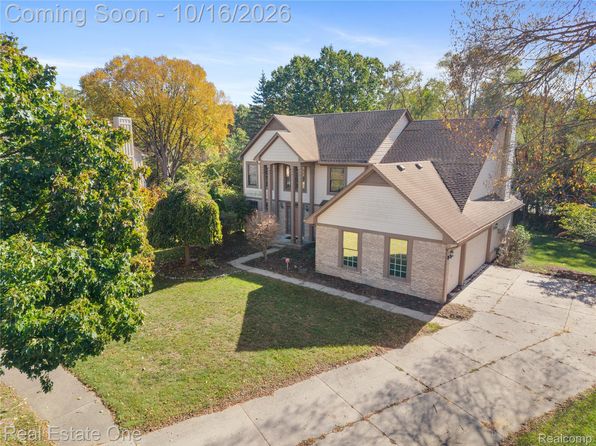 7411 Meadowcrest Ct