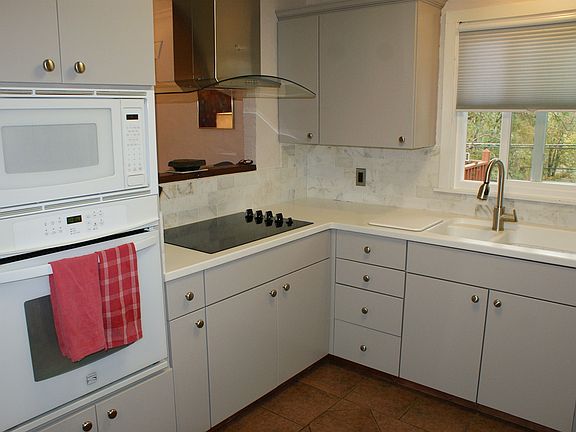 4th image of 2109 Woodhue Cir