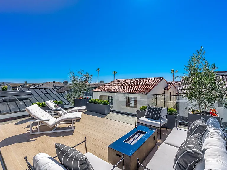 1025 W Balboa Blvd — Photo 39
