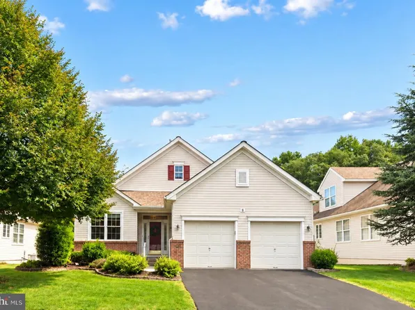 8 Zinnia Way, Langhorne, PA 19047