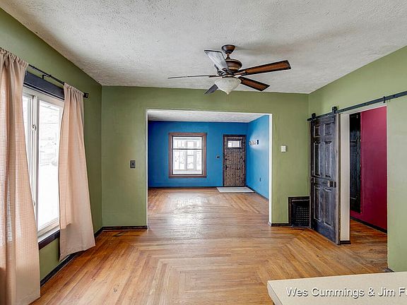 2nd image of 27 Centennial Ave E