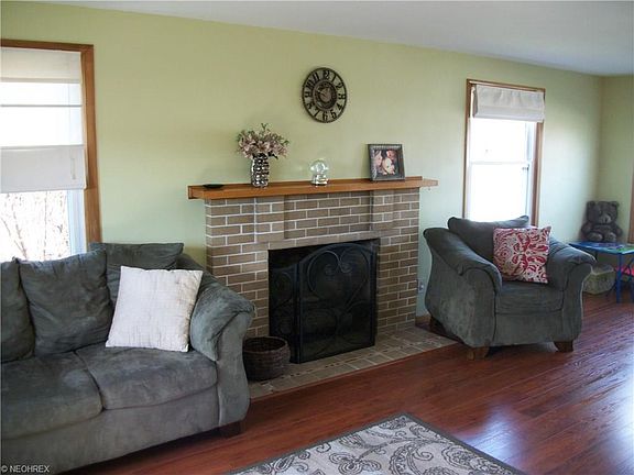 5th image of 212 Colonial Ave SE
