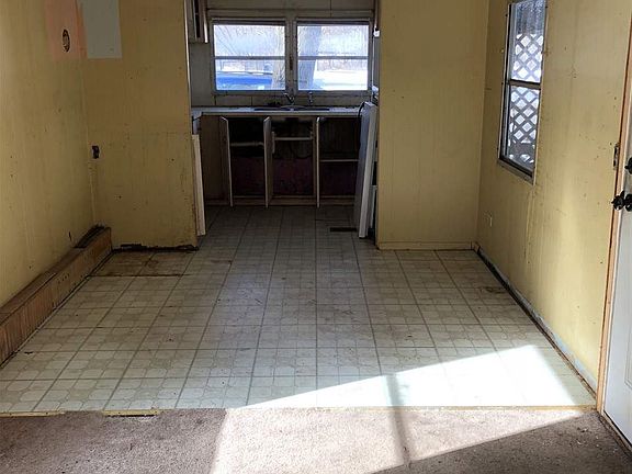 2nd image of 712 Linden St
