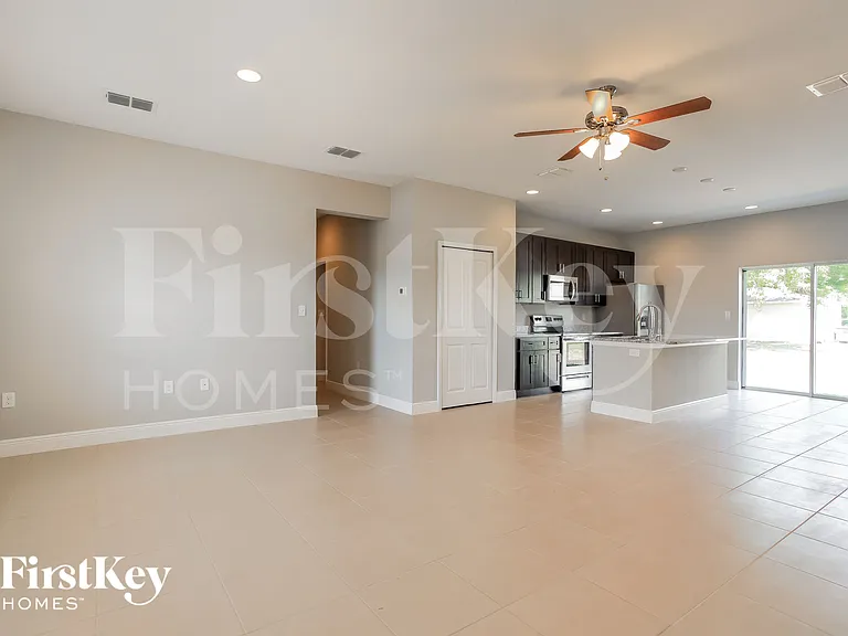 568 Hummingbird Ct — Photo 4
