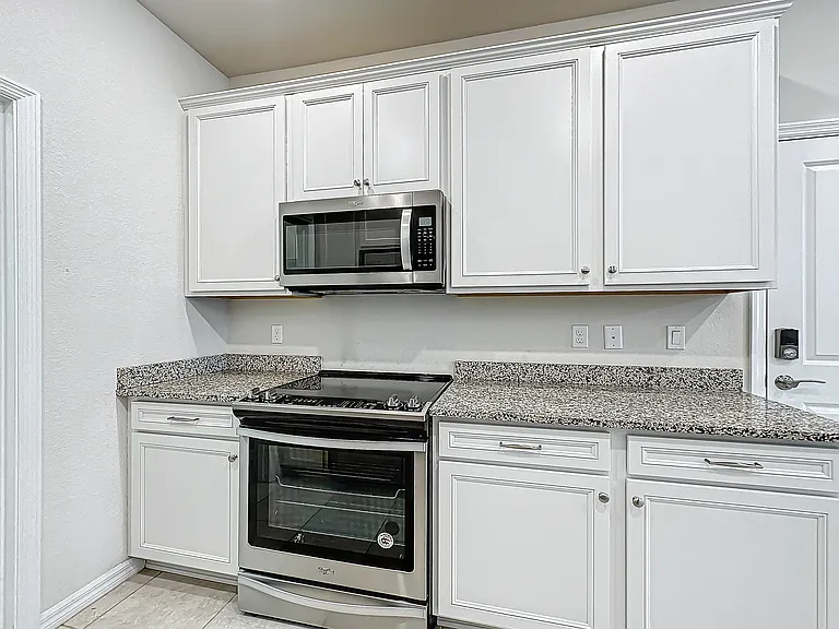 1240 Eucalyptus Dr — Photo 8