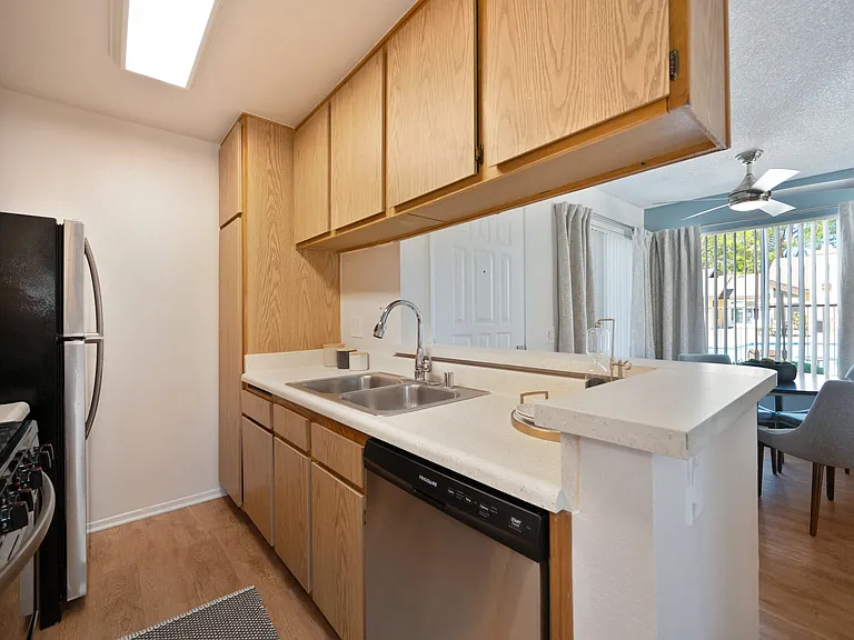 West Park Villas Apartments — Photo 8