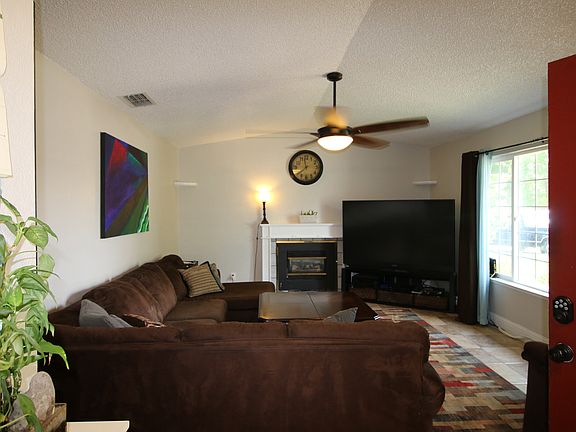 3rd image of 31 Bluewind Ct