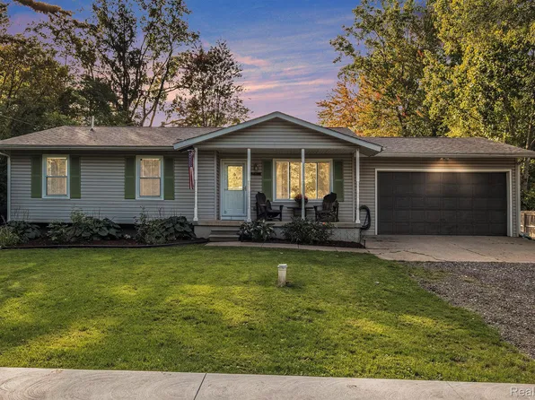 15198 Linden Rd, Linden, MI 48451
