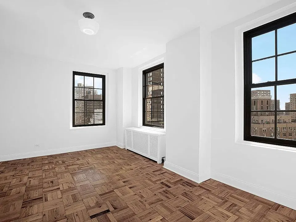 160 W 71st St #18L