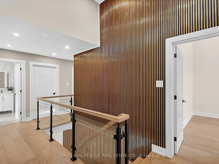612 W Tweedsmuir Ave #MAIN — Photo 20