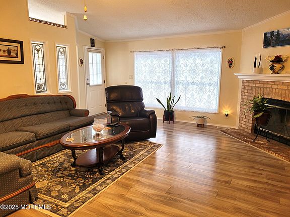 3rd image of 310 Kenwood Court