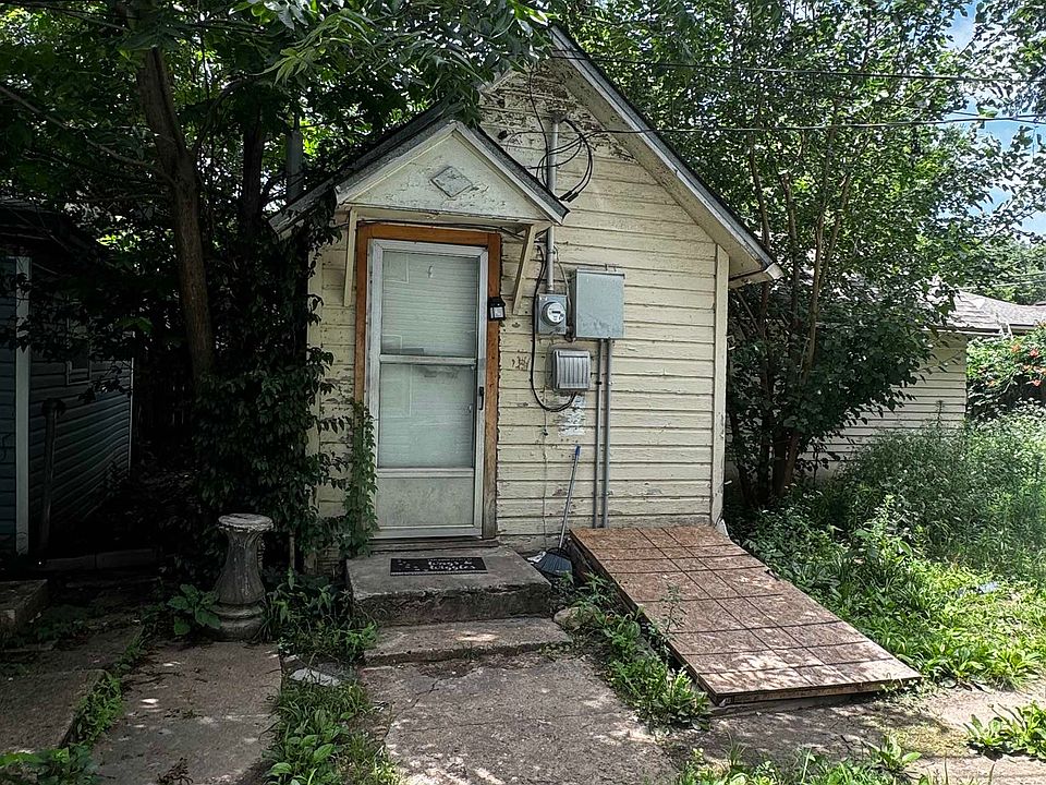 1st image of 128 1/2 E Main St