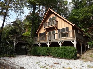 62 Toxaway Landing Dr, Lake Toxaway, NC 28747