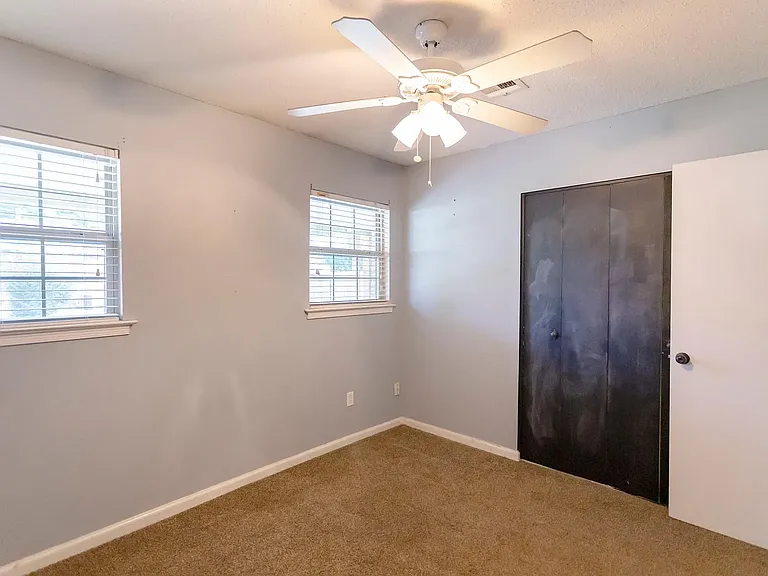 130 Country Club Dr — Photo 20