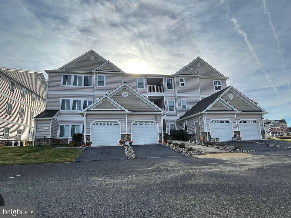 1st image of 5102 E Pebble Ln #G