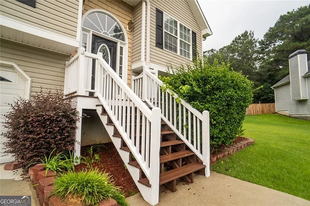 4 bed, 2330 sqft, $1,650 — Photo 2