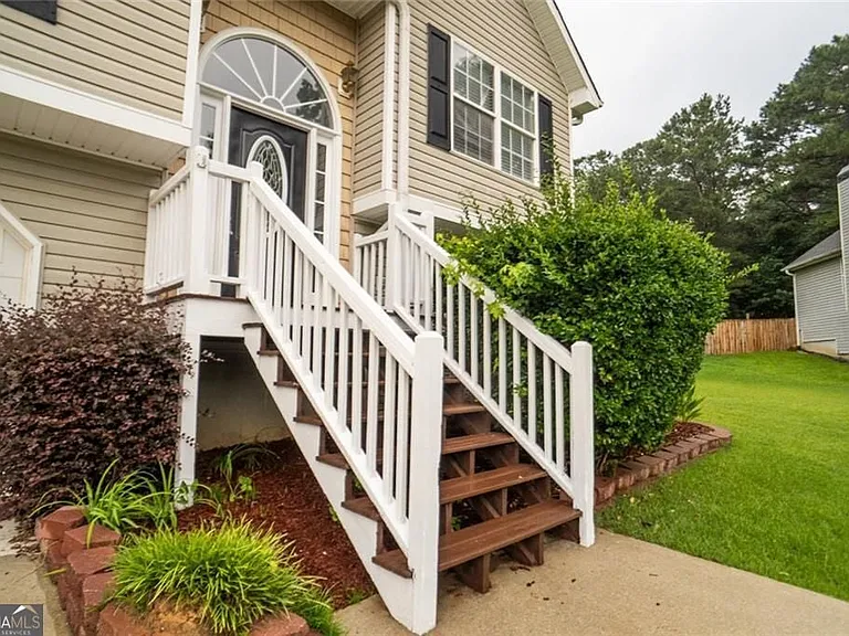 52 Fieldstone Ct — Photo 2