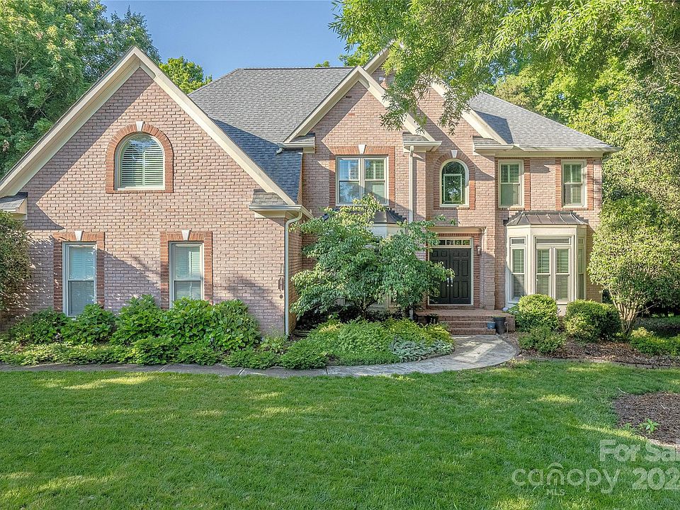 1st image of 8628 Edgewood Grove Trl