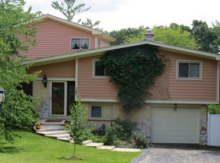 589 Banbury Rd, Mundelein, IL 60060