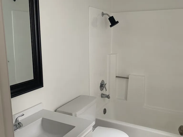 930 Venice Blvd #209 — Photo 17