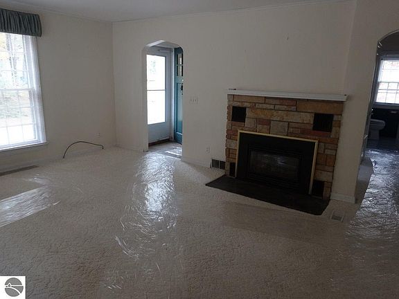4th image of 8846 Park Ln