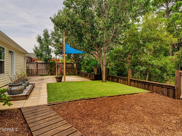 611 Catamaran Dr — Photo 28
