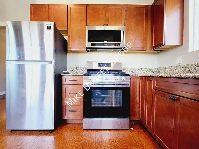 412 E 7th St #2 — Photo 3