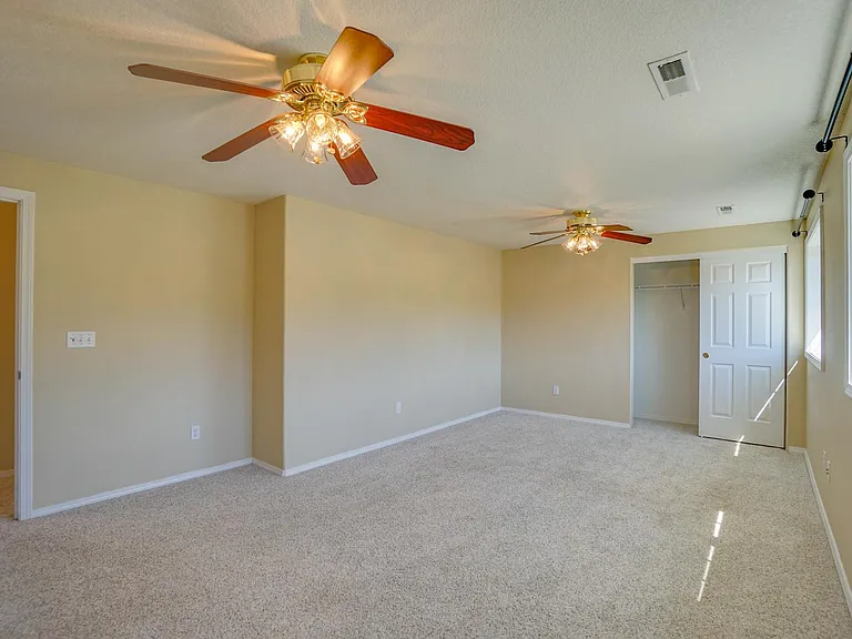 1122 NW 148th Cir — Photo 33