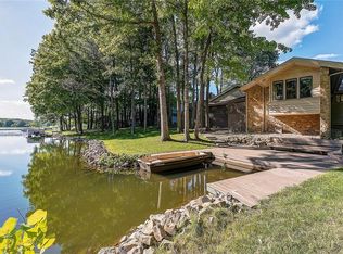 670 Shoreline Dr, Columbus, IN 47201