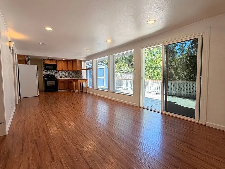 640 Tabor Dr — Photo 3