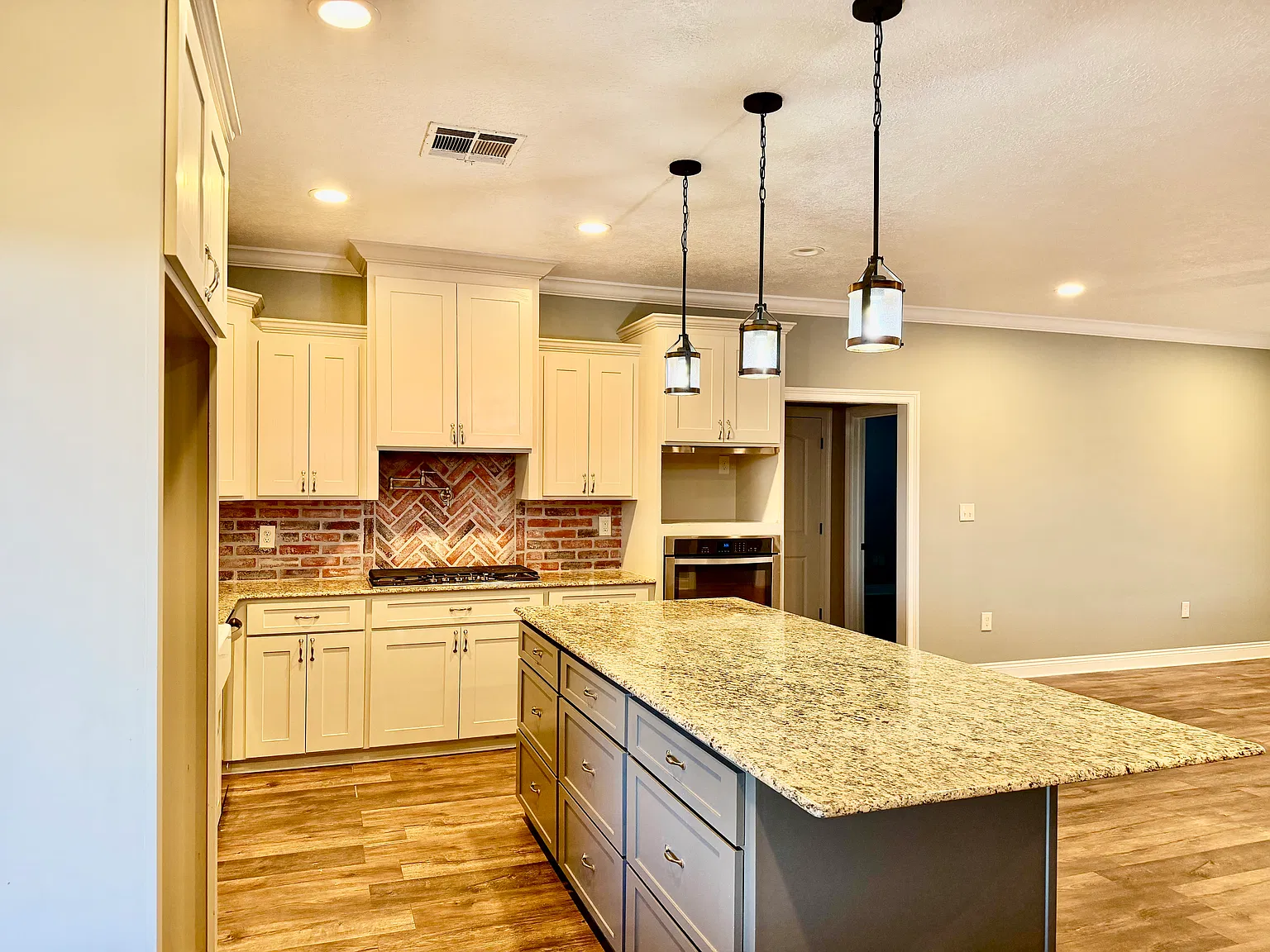 3 bed, 1500 sqft, $2,000 — Photo 2