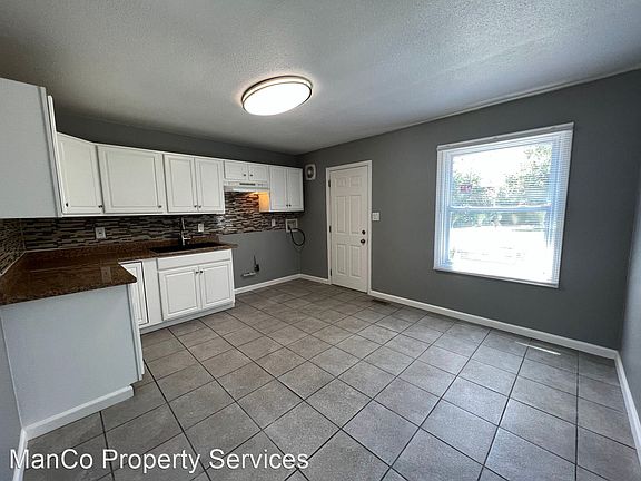 3rd image of 5348 Gardendale Ave