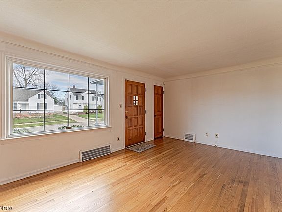 4th image of 12612 Darlington Ave