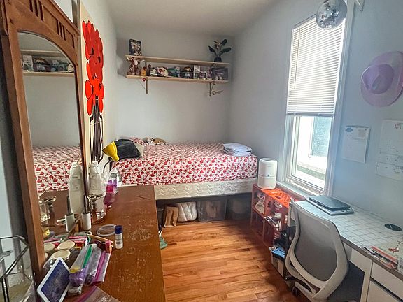 3rd image of 3117 N Sacramento Ave #2