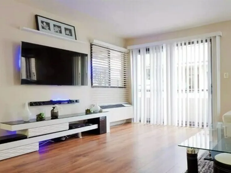 435 S Virgil Ave #113 — Photo 6