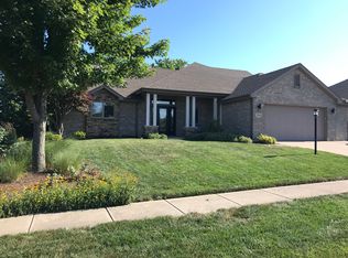 156 Crown Point Mdws, Centerville, OH 45458