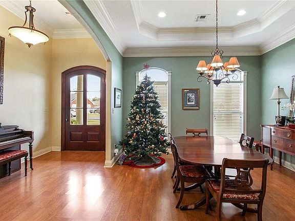 3rd image of 2157 Forest Way Blvd