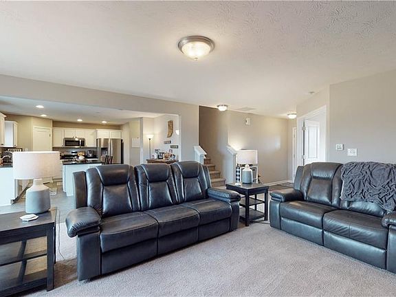 4th image of 715 Jefferson Park Dr