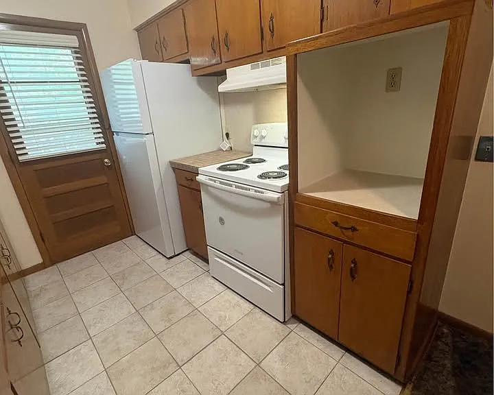 1258 E Elm St #13 — Photo 8