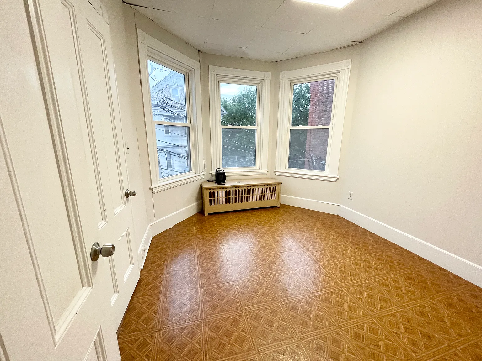 6 bed, 1500 sqft, $10,200 — Photo 4