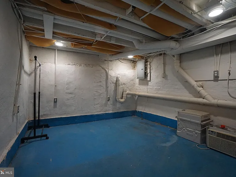 539 Turner St — Photo 20