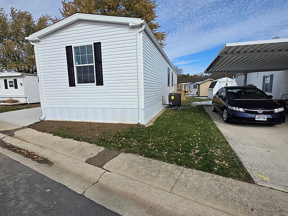 Exterior Image-2-Mansion 26 Clinton Manufactured Home Resort