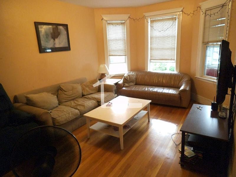 1st image of 51 Leicester St #002