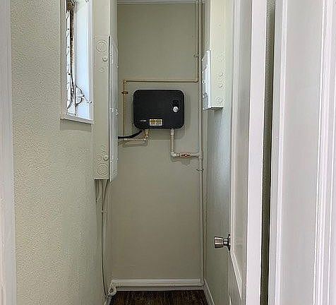 Closet with tankless water h