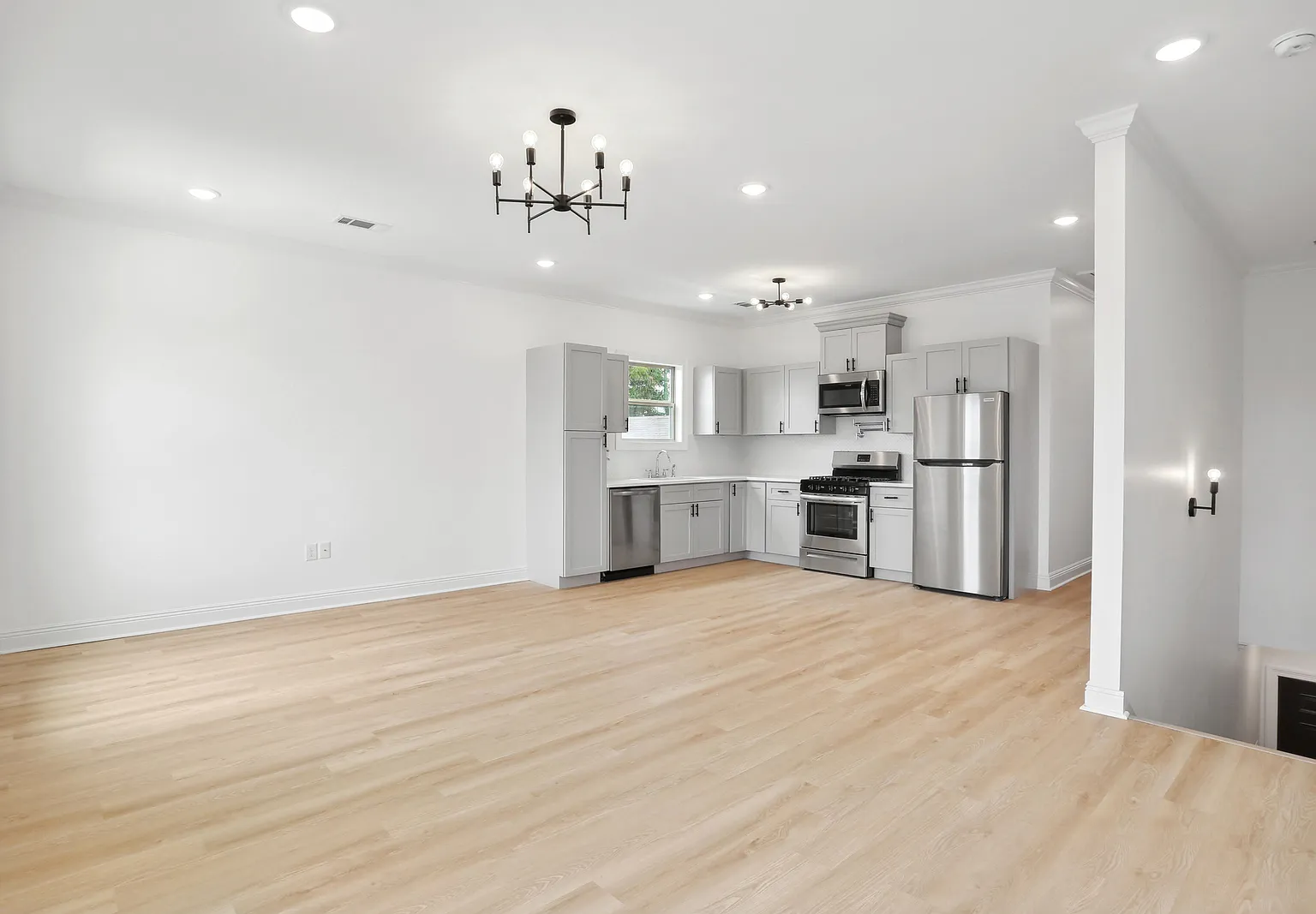 2613 Annette St — Photo 2