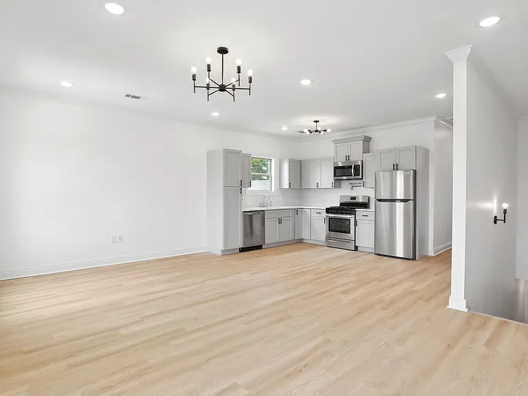 2613 Annette St — Photo 2
