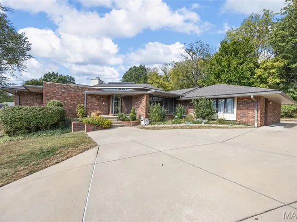 2415 Glen Arden Dr, Saint Louis, MO 63146