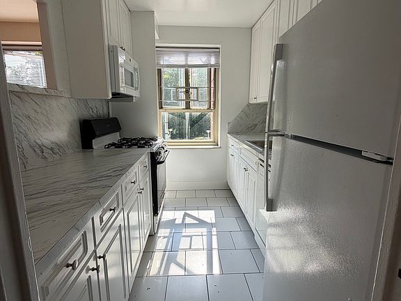 3rd image of 61-36 184th St Floor 1
